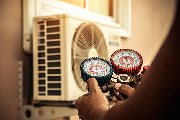 Professional Ac Installation technician working in Chandler, TX